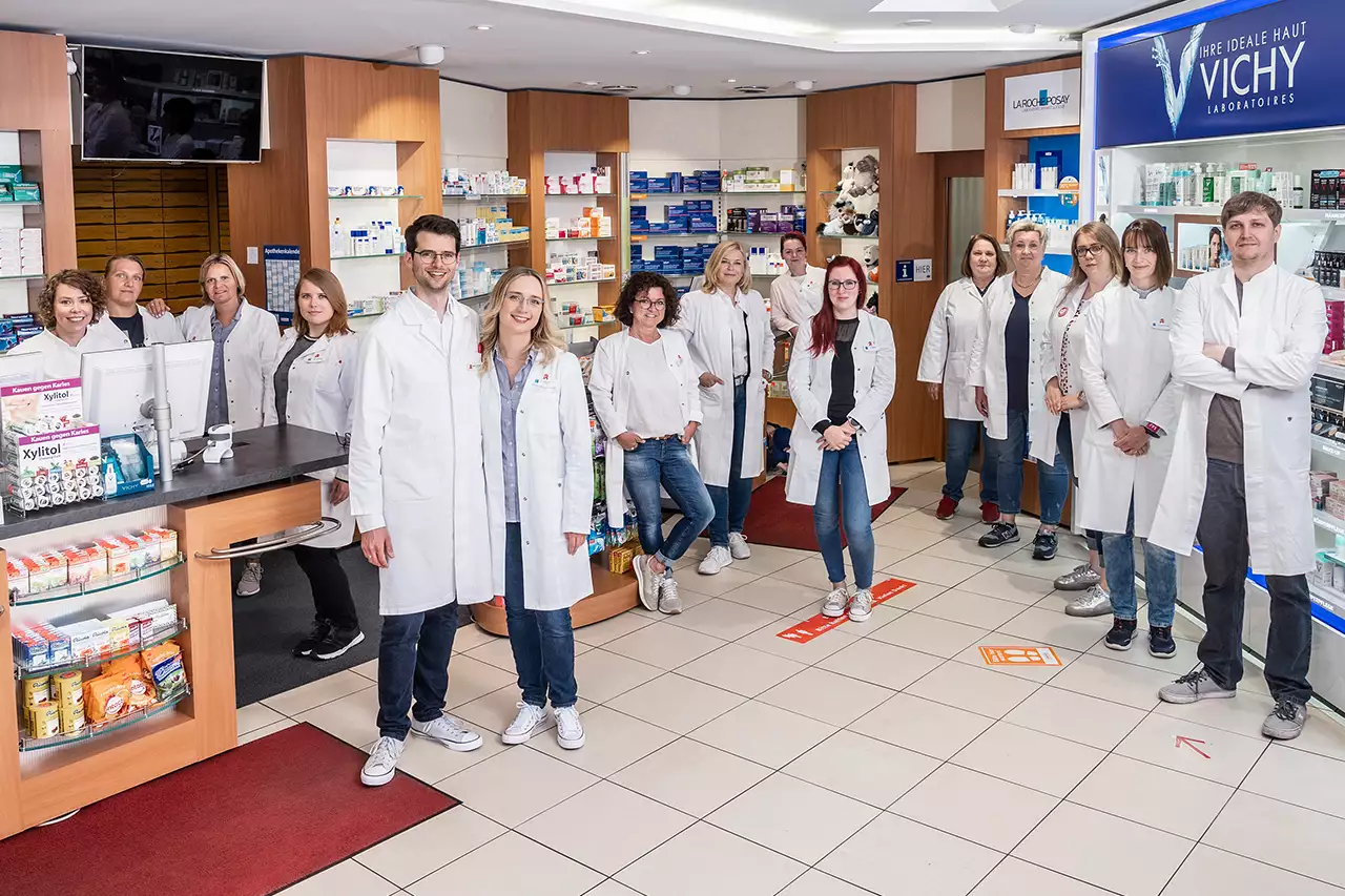 Das Team der Mitarbeiter in der Hermann Brassert Apotheke in Marl